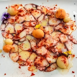 Carpaccio de pulpo con pimentón de la vera en Restaurante Cas Carreter en Sóller